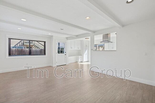 Building Photo - 2048 Garden Ln