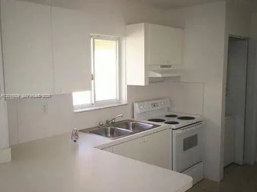 Building Photo - SPACIOUS FAMILY HOME