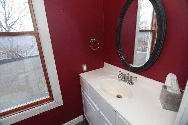 Building Photo - 4 bedroom home in the East Village of Dave...