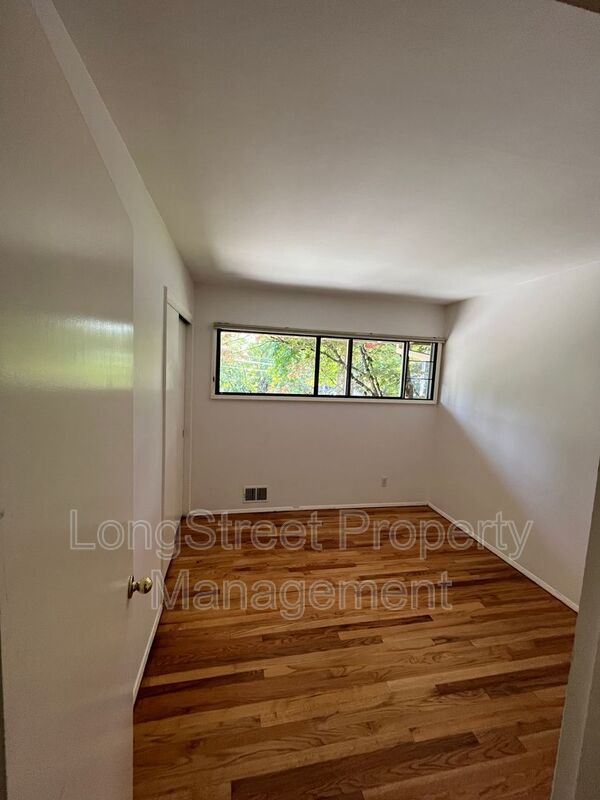 Building Photo - 4426 SW 34th Ave