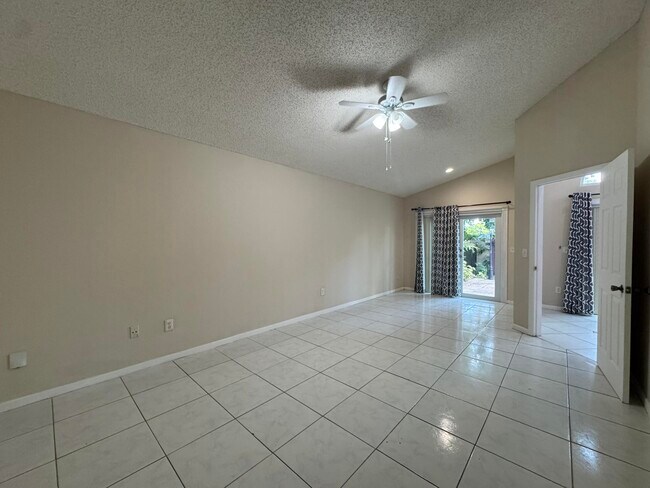 Building Photo - 1038 W Jasmine Ln