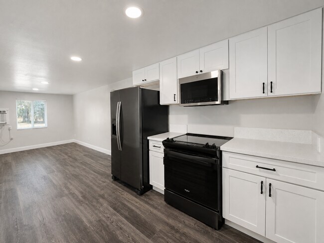 Building Photo - 10990 Twin Cities Rd