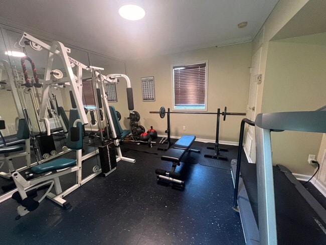 Building Photo - Bendel Gardens Apartment