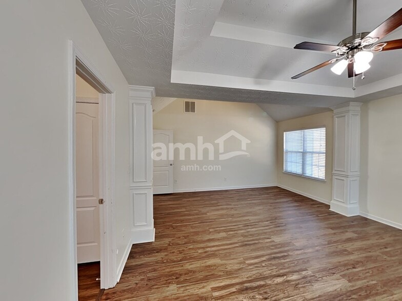 Building Photo - 247 River Pass Ct NE