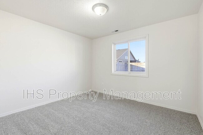 Building Photo - 6218 Ochoco Ln