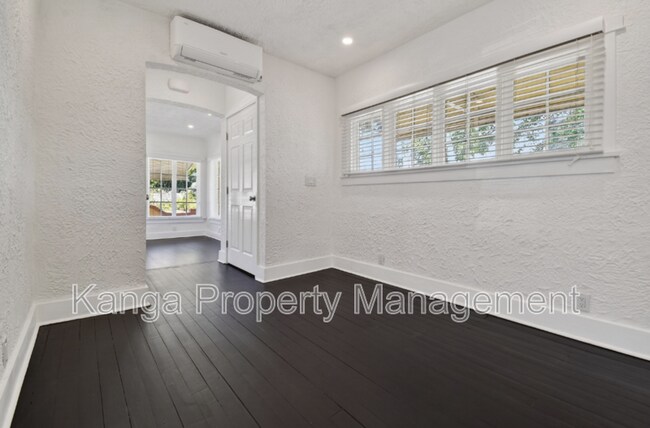 Building Photo - 208 S K St