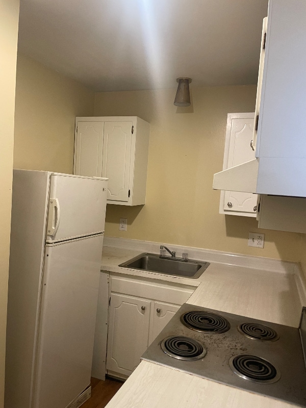 Building Photo - 1324 5th Ave