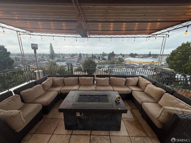 Building Photo - 8739 Thermal St