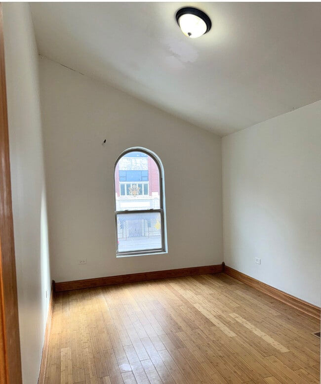 Building Photo - 1814 W Pershing Rd