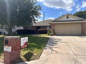 Building Photo - 7811 Fall Glen Dr