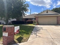 Building Photo - 7811 Fall Glen Dr