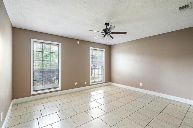 Building Photo - 4910 Honeysuckle Ln