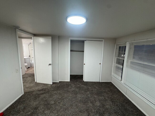 Building Photo - 3526 E 151st St