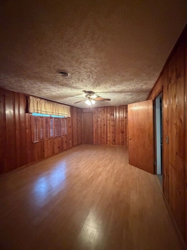 Building Photo - Maryville City  37801 - 3 bedroom, 2.5 bath home - Contact Debra Johnson (865) 591-8281