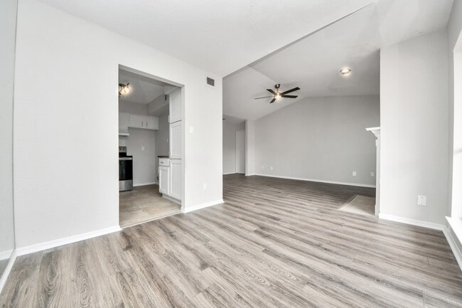 Building Photo - 1818 Augusta Dr
