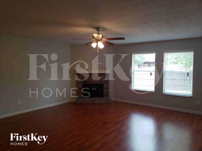 Building Photo - 1610 Cliffbrook Dr