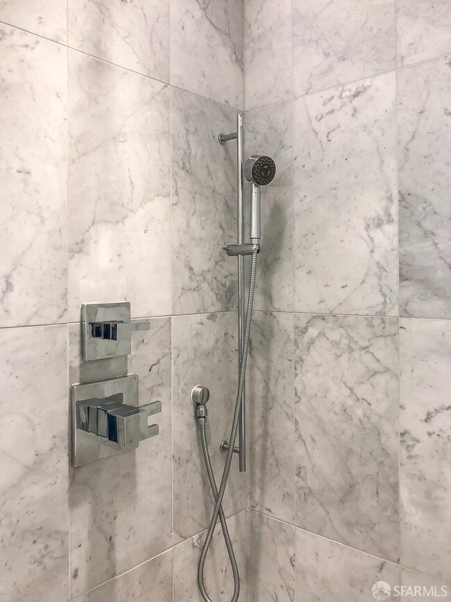 Building Photo - 333 Bush St