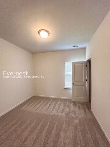 Building Photo - 1808 Hemlock Ave