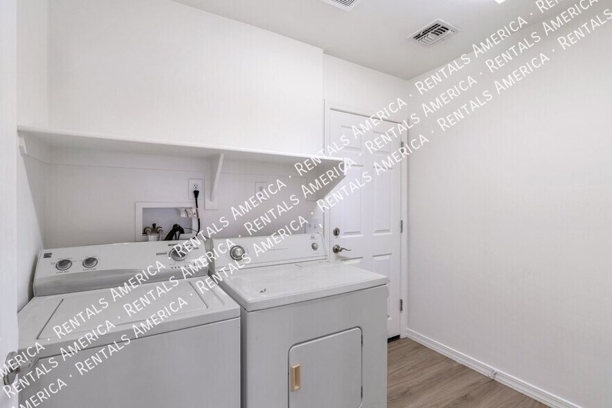 Building Photo - 8345 W Redshank Dr