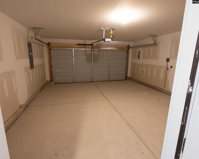 Building Photo - 3024 Hallsdale Dr