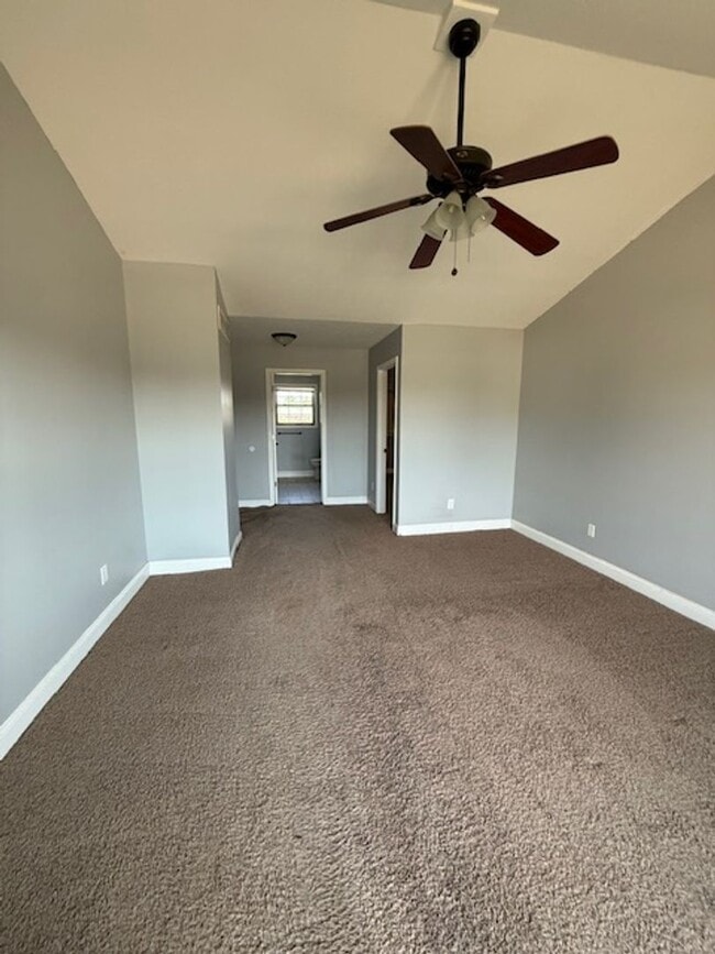Building Photo - 616 Wintergreen Dr