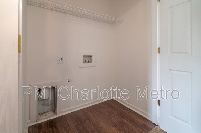 Building Photo - 1525 Crandon Dr
