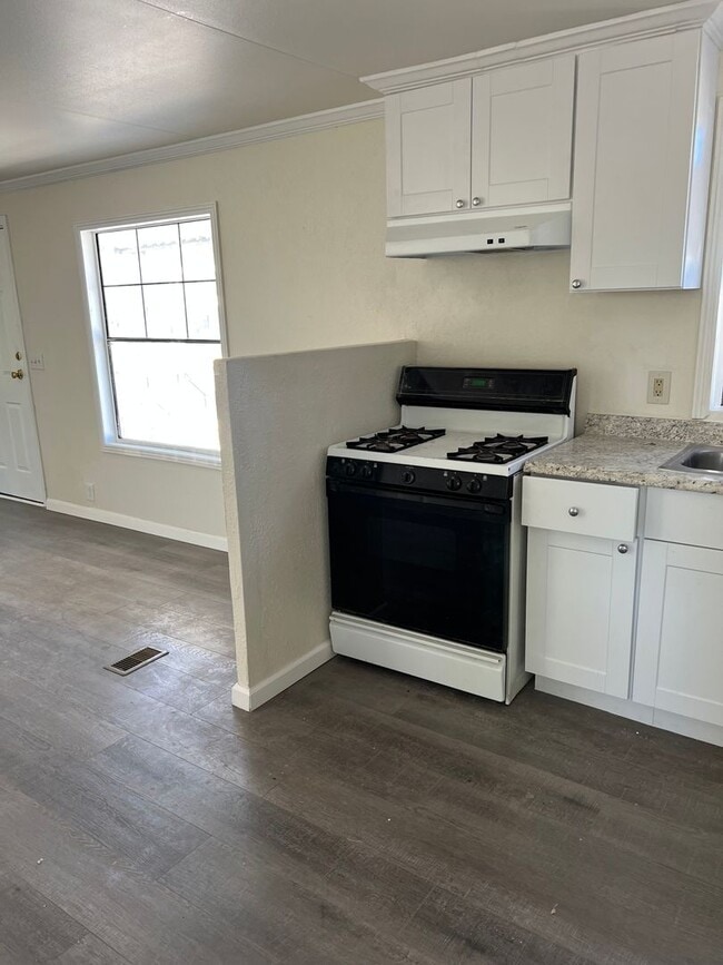 Building Photo - Single Family Rental