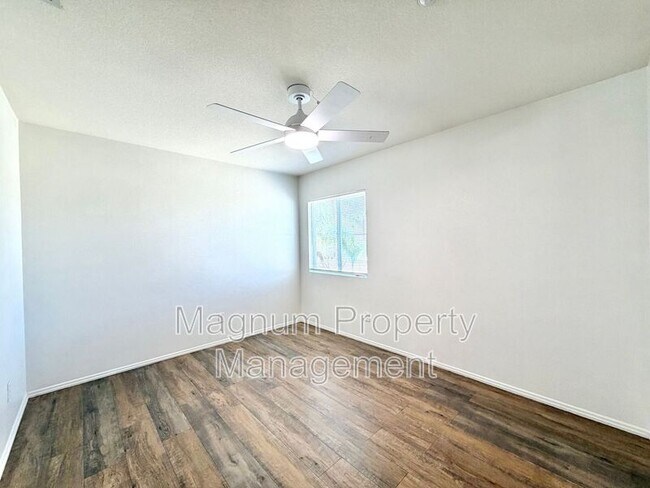 Building Photo - 8182 Bon View Dr