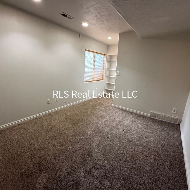 Building Photo - 4043 W Cimarron