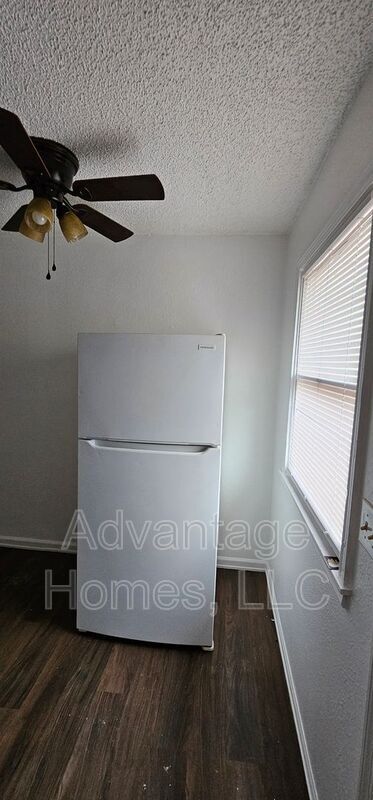 Building Photo - 726 N 70th St