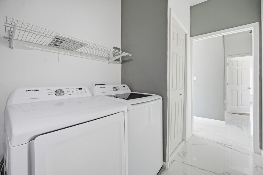 Building Photo - 14550 SW 61st Ct