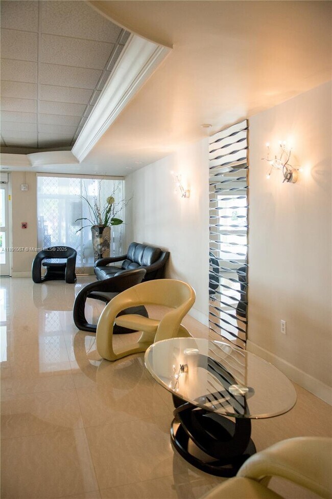 Building Photo - 1833 S Ocean Dr