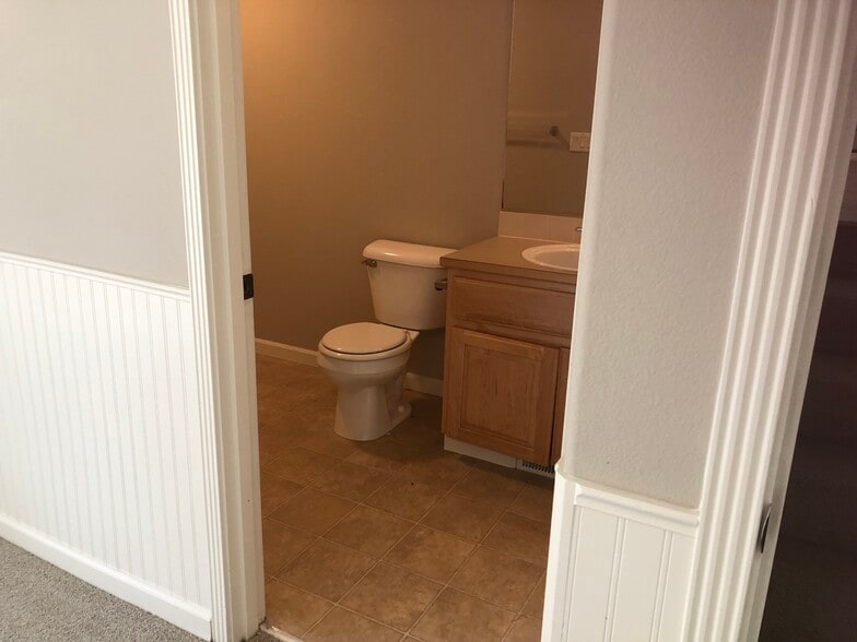1/2 bath - 12289 SW 114th Ter