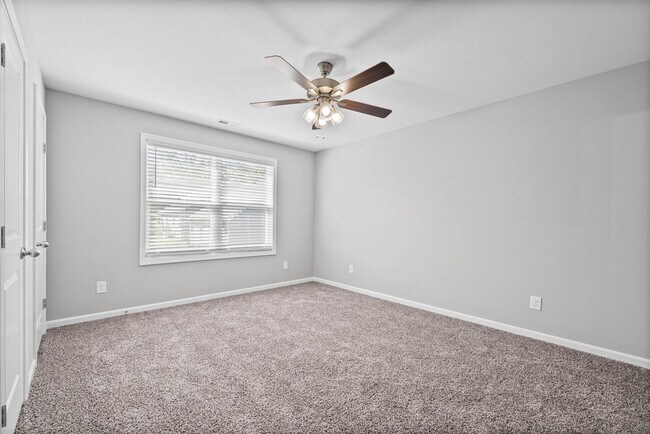 Building Photo - 54 E Fork Dr