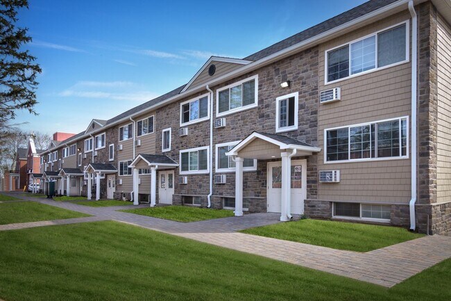 Primary Photo - 605 Tulip Ave