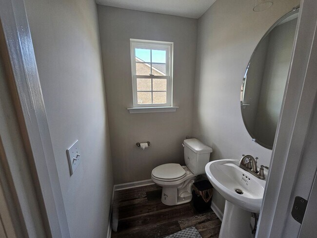 Building Photo - Beautiful Home in Newer Manchester Neighborhood