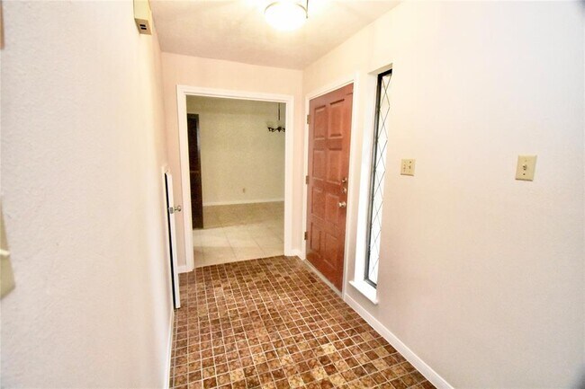 Building Photo - 2339 Walnut Ridge Dr