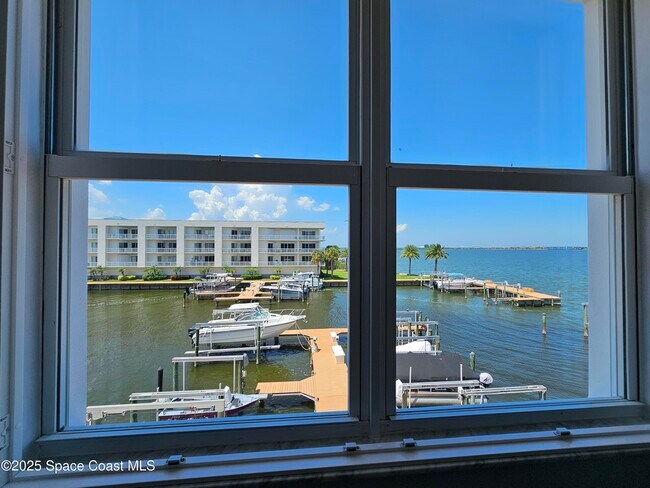 Building Photo - 590 S Banana River Dr