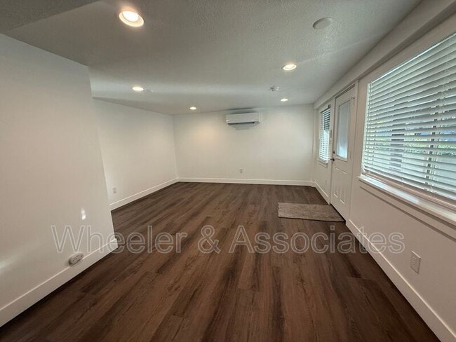 Building Photo - 3718-3718 Brinker Ave