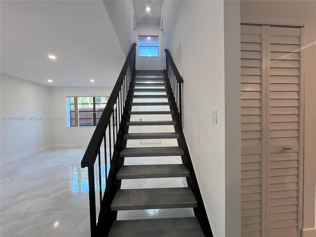 Building Photo - 6435 SW 116th Pl