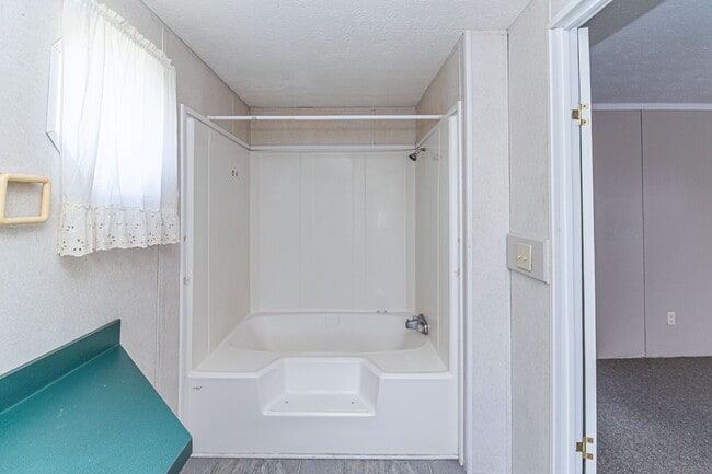 Building Photo - *Great Location!* 2 Bedroom | 2 Bathroom Singlewide in Goldsboro *Lawn Care Included!*