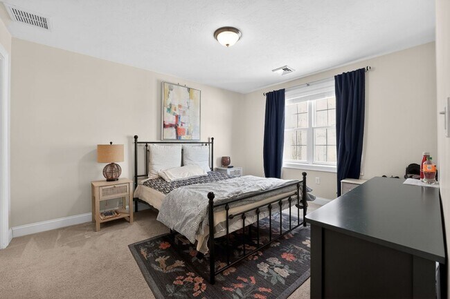 Building Photo - Spacious 4BR House in Millbury