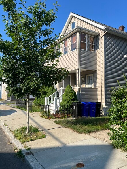 Building Photo - 27 Willard St