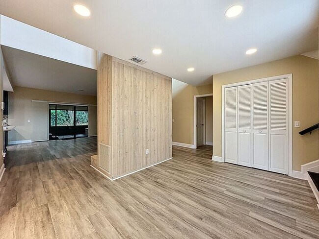 Building Photo - Exquisite Lake County Home with Lake Harris Views