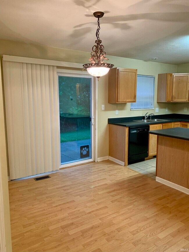 Building Photo - 3882 Claybridge Dr