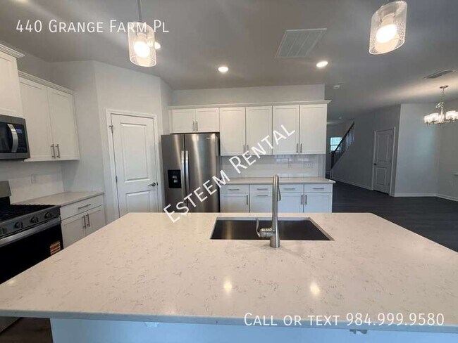 Building Photo - 440 Grange Farm Pl