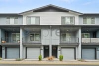 Building Photo - Unit H4