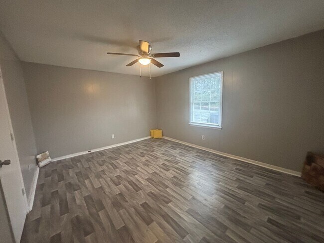 Building Photo - 390 N King St