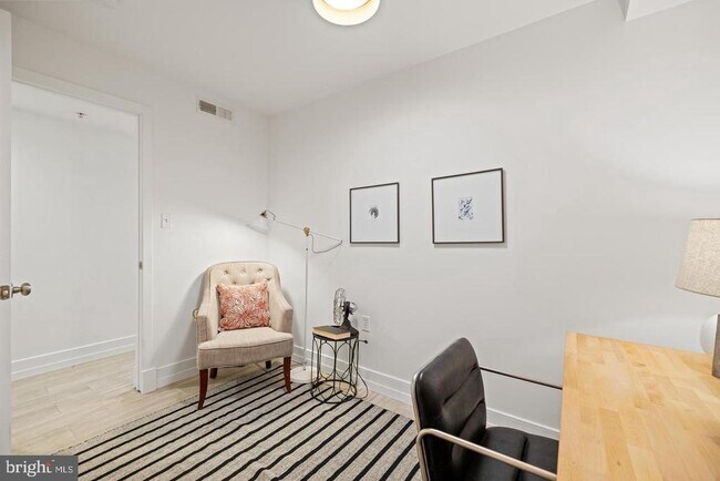 Building Photo - 1237 Kenyon St NW