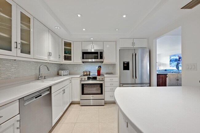 Building Photo - 2860 S Ocean Blvd